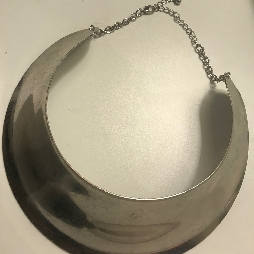 Beautiful, Modern Silver Necklace